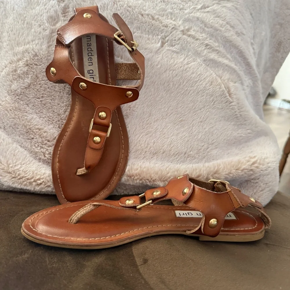 Steve Madden Girl Sushi Thong Faux Leather Ankle Strap Studded Sandals sz7
